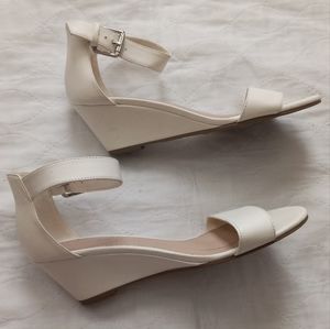 8.5 slight wedge sandal